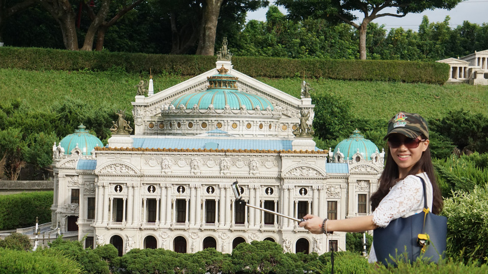 Với chủ đề châu Âu, du khách sẽ tận thấy tháp nghiêng Pisa (Italy), Nhà hát Opera Garnier Paris... (Ảnh: Trần Long/Vietnam+)