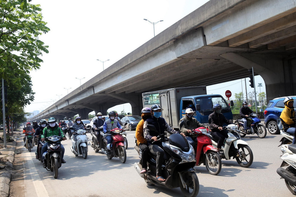 Đường vành đai 3 đông đúc trở lại. (Ảnh: Danh Lam/TTXVN)