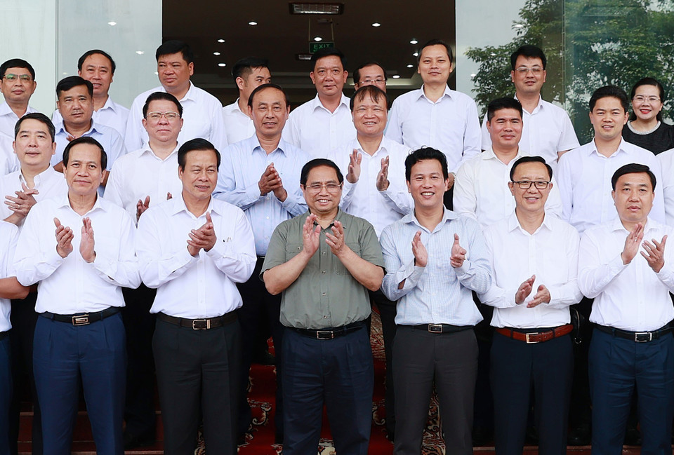 Thủ tướng Phạm Minh Chính với cán bộ chủ chốt tỉnh Hà Giang. (Ảnh: Dương Giang/TTXVN)