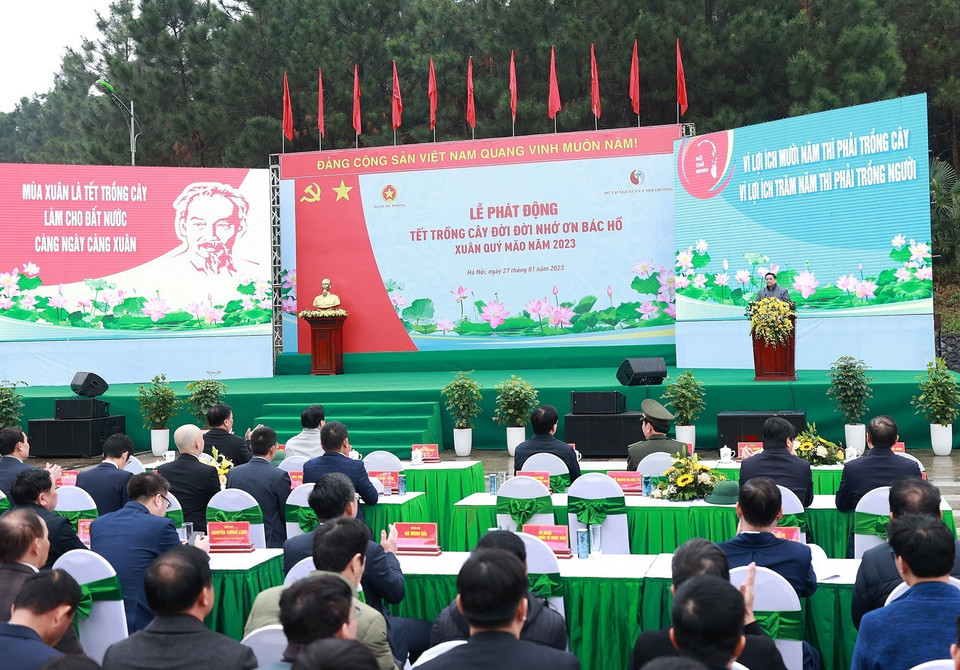 Thủ tướng Phạm Minh Chính phát động Tết trồng cây đời đời nhớ ơn Bác Hồ. (Ảnh: Dương Giang/TTXVN)