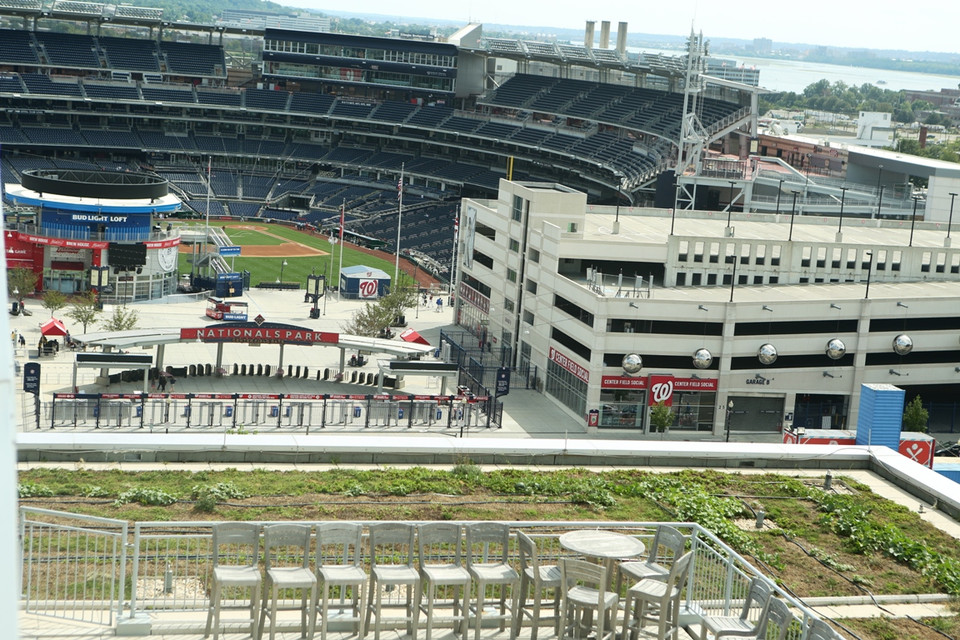 Sân vận động Quốc gia Mỹ ở kế bên nông trại phố 55 M. (Ảnh: Trần Long/Vietnam+)