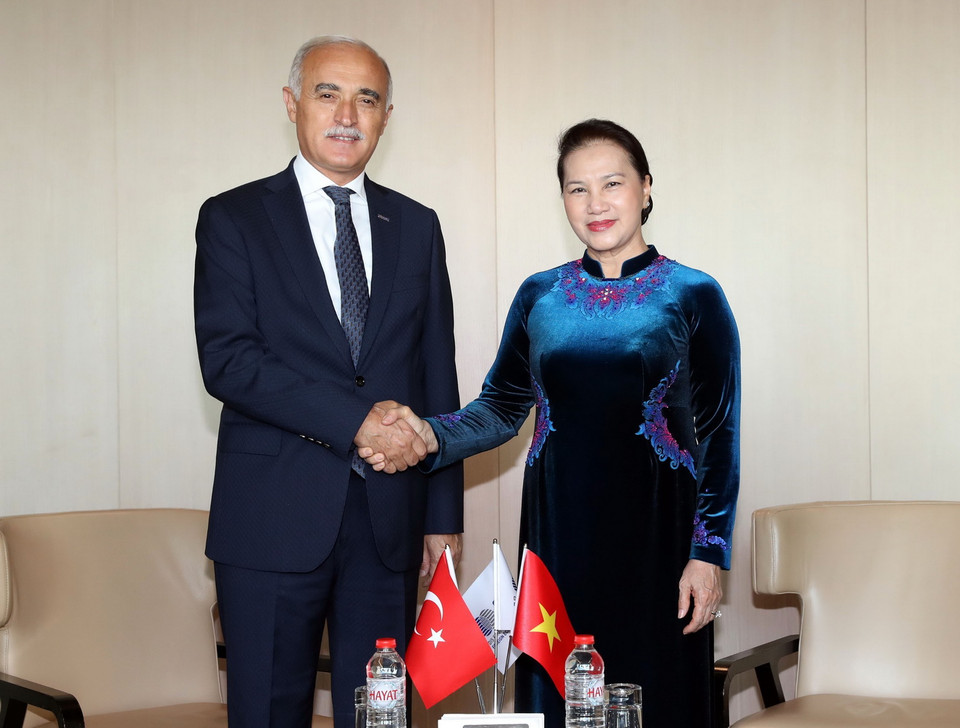 Chủ tịch Quốc hội Nguyễn Thị Kim Ngân tiếp ông Nail Olpak, Chủ tịch Hội đồng Kinh tế đối ngoại Thổ Nhĩ Kỳ (DEIK). (Ảnh: Trọng Đức/TTXVN)