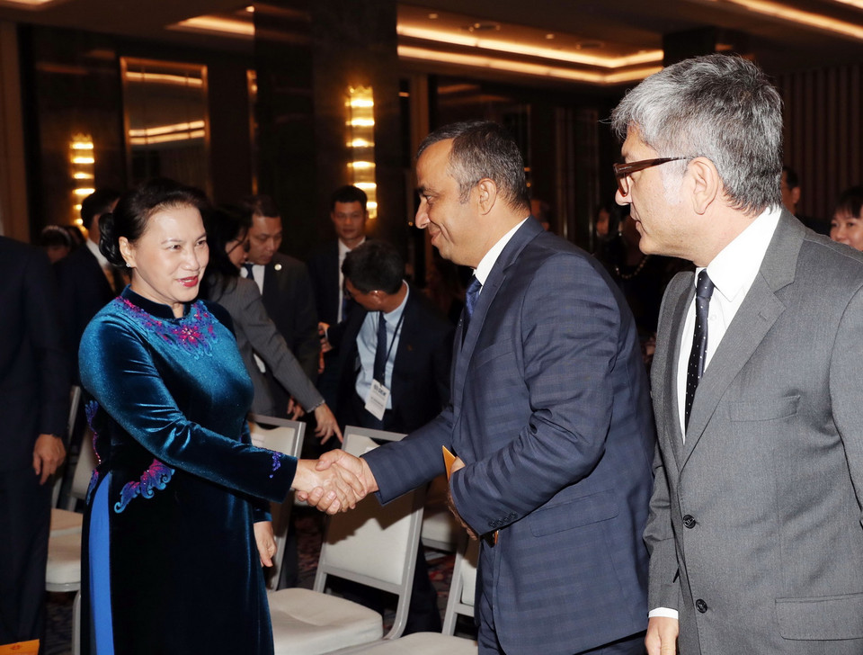 Chủ tịch Quốc hội Nguyễn Thị Kim Ngân gặp gỡ các doanh nghiệp Thổ Nhĩ Kỳ tham dự Tọa đàm Cơ hội kinh doanh-đầu tư Việt Nam-Thổ Nhĩ Kỳ. (Ảnh: Trọng Đức/TTXVN)