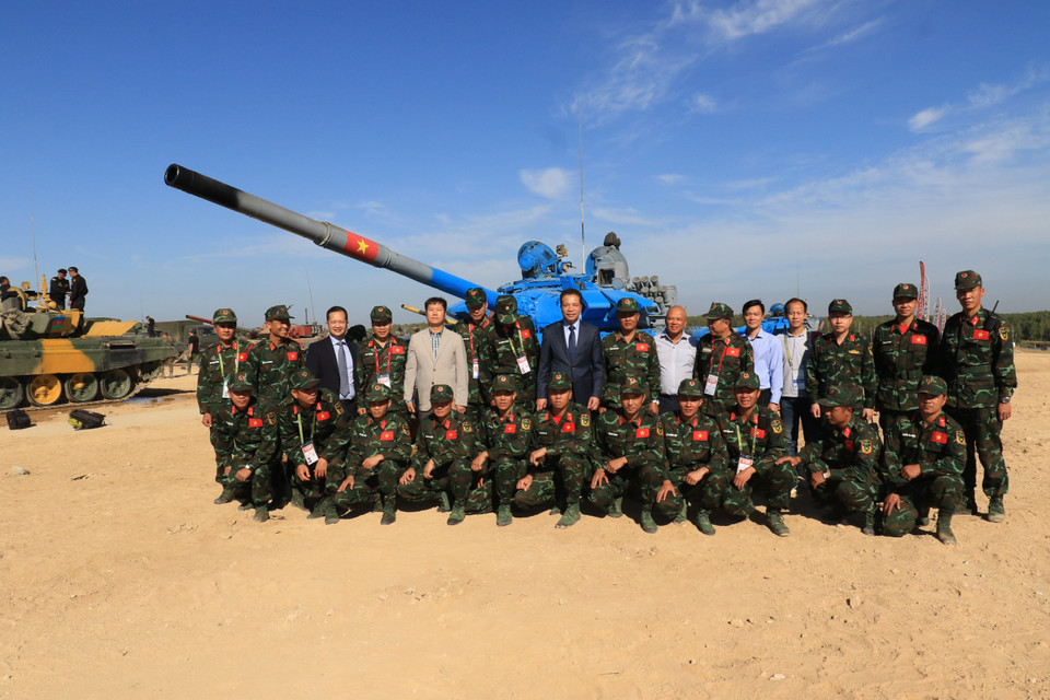 Kíp xe số 1 của Đội tuyển Việt Nam gồm: Thiếu tá Phùng Anh Cương (Trưởng xe), Thượng úy QNCN Phạm Văn Anh (pháo thủ) và Trung úy QNCN Đỗ Quốc Tuấn (lái xe)