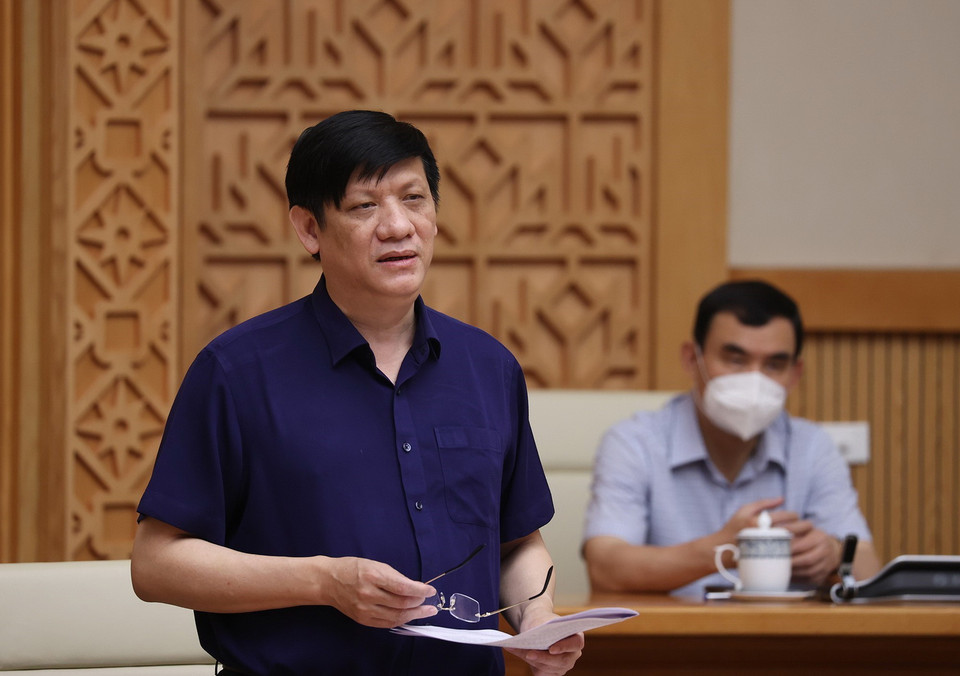  Bộ trưởng Bộ Y tế Nguyễn Thanh Long báo cáo công tác triển khai phòng, chống dịch. (Ảnh: Dương Giang/TTXVN)