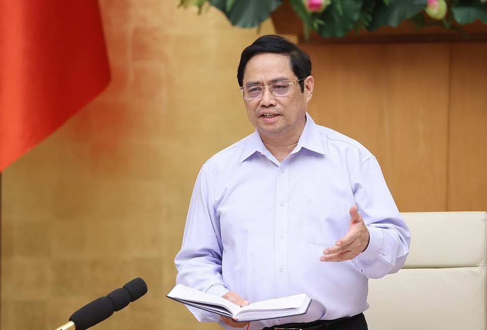  Thủ tướng Phạm Minh Chính lưu ý khi thực hiện giãn cách xã hội, người dân sẽ gặp khó khăn về an sinh xã hội, nên các lực lượng phải đảm bảo không để người dân nào thiếu ăn, thiếu mặc. (Ảnh: Dương Giang/TTXVN)