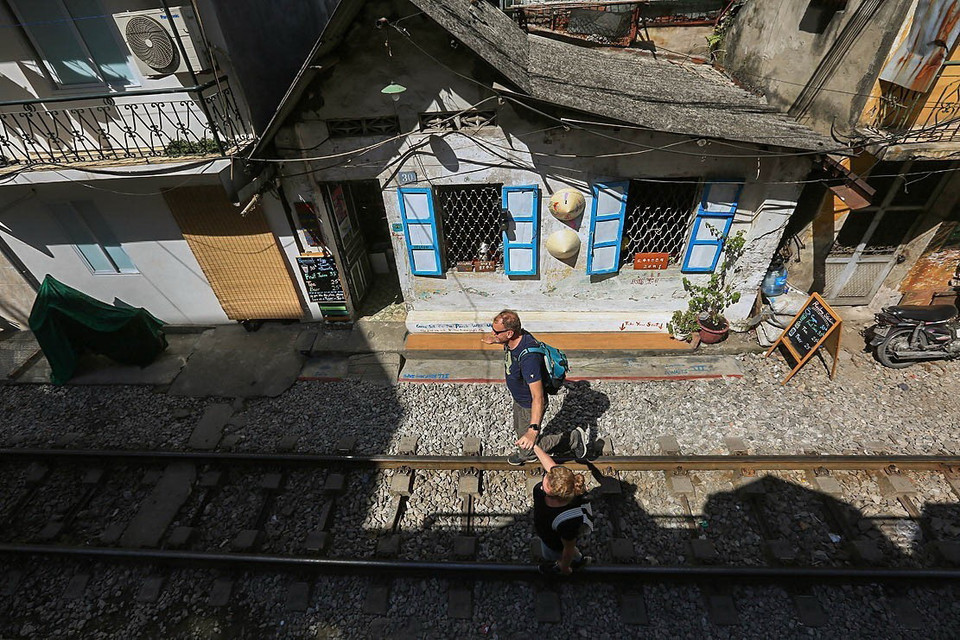 Một góc quán rất xưa của Cafe Trạm trên phố đường tàu. Ảnh: Trọng Đạt/TTXVN)