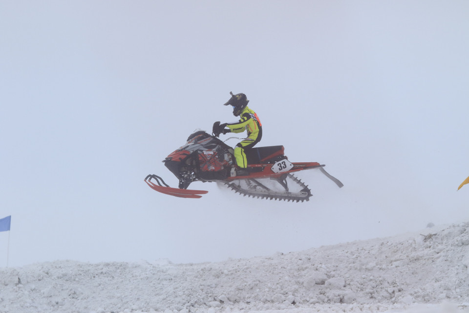 Giải đua trong khuôn khổ các giải thi đấu do Liên đoàn môtô thể thao toàn Nga phối hợp với các địa phương tổ chức hằng năm nhằm thu hút người dân bản địa tham gia các hoạt động thể thao rèn luyện sức khỏe và nâng cao tinh thần đoàn kết giữa các dân tộc vùng lãnh thổ phương Bắc và Siberia của Nga. (Ảnh: Trần Hiếu/TTXVN)