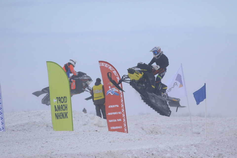 Xe trượt tuyết là phương tiện đi lại chủ yếu của người dân vùng phương Bắc Nga trong mùa Đông, giúp di chuyển nhanh chóng và thuận lợi trên khắp các bình nguyên Tundra rộng lớn. (Ảnh: Trần Hiếu/TTXVN) 