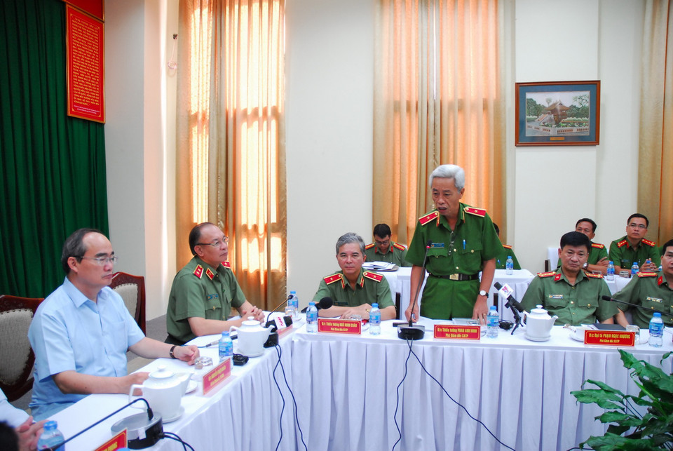 Thiếu tướng Phan Anh Minh, Phó Giám đốc Công an Thành phố Hồ Chí Minh báo cáo kết quả điều tra. (Ảnh: Thành Chung/TTXVN)