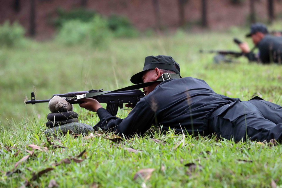 Cán bộ, chiến sỹ Cảnh sát đặc nhiệm đều được huấn luyện đặc biệt về thể lực, kỹ chiến thuật, võ thuật, được trang bị hiện đại ngang tầm trong khu vực, để thực hiện những nhiệm vụ phức tạp, có độ nguy hiểm cao, những chuyên án mang tính chất nghiêm trọng, đặc biệt nghiêm trọng, xứng đáng là “Quả đấm thép” của Công an nhân dân Việt Nam. (Ảnh: Phạm Kiên/TTXVN)
