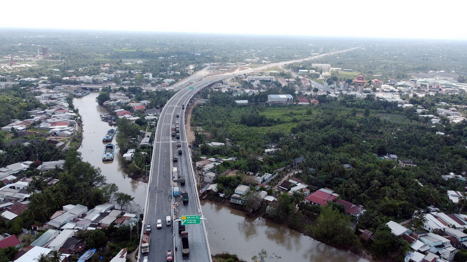 Cầu có điểm đầu tại nút giao An Thái Trung, huyện Cái Bè, tỉnh Tiền Giang, kết nối với cao tốc Trung Lương-Mỹ Thuận và điểm cuối tại nút giao Quốc lộ 80, thành phố Vĩnh Long, kết nối với cao tốc Mỹ Thuận–Cần Thơ. (Ảnh: Huy Hùng/TTXVN)