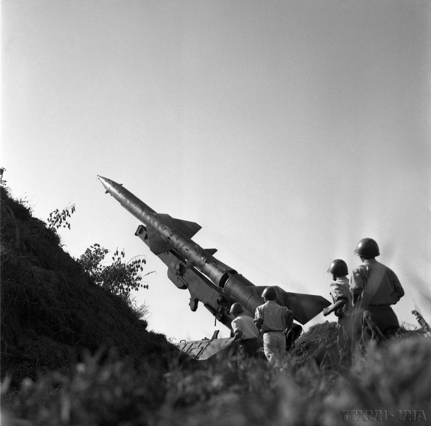 Tiểu đoàn X, tên lửa bảo vệ Thủ đô Hà Nội luôn sẵn sàng chiến đấu, bảo vệ bầu trời Thủ đô. (Ảnh: Hứa Kiểm/TTXVN)