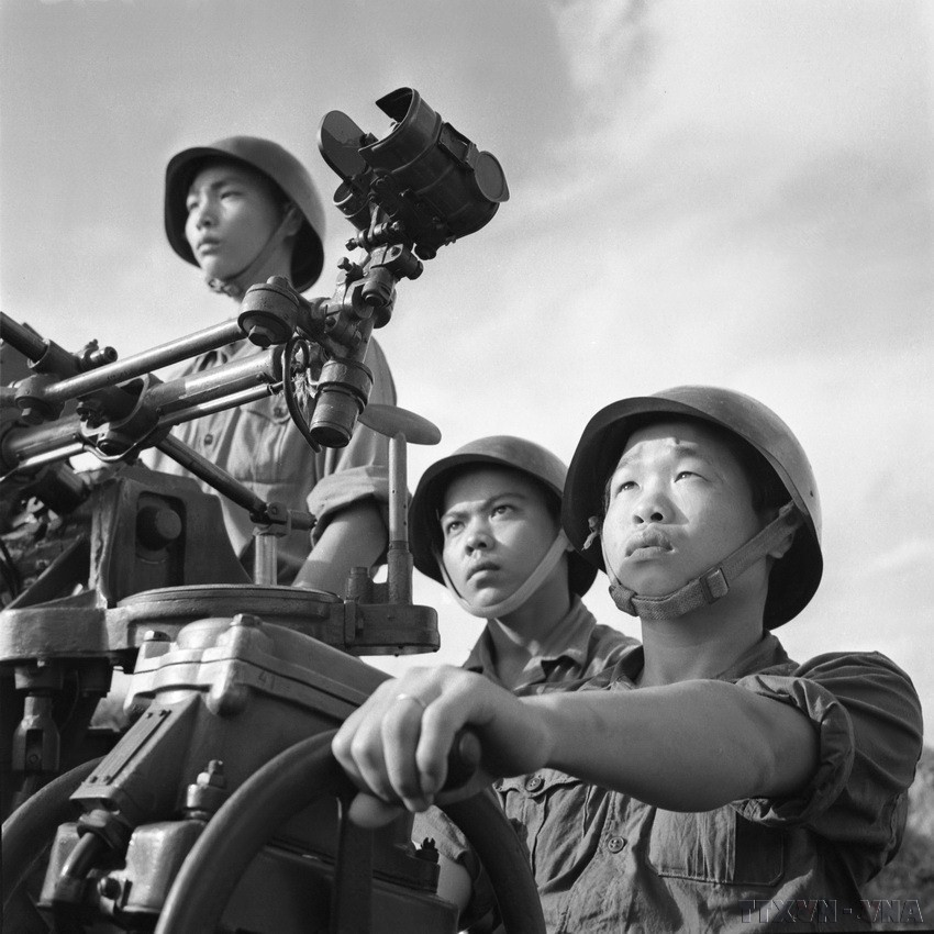 Khẩu đội 3, đại đội 1, đoàn X, pháo cao xạ bảo vệ Thủ đô sẵn sàng chiến đấu. (Ảnh: Văn Bảo/TTXVN)