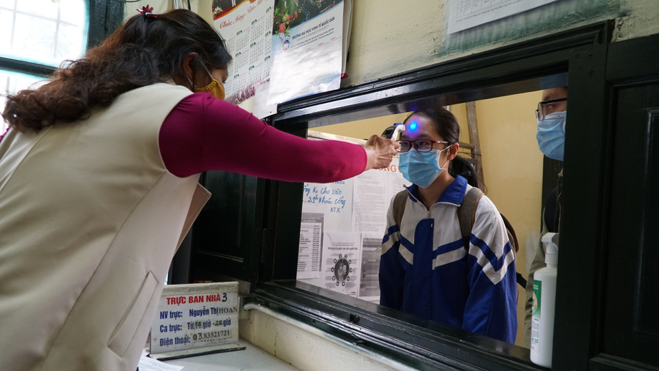 Khai báo y tế trở thành yêu cầu bắt buộc trong bối cảnh dịch COVID-19 đang diễn biến phức tạp như hiện nay. (Ảnh: PV/Vietnam+)