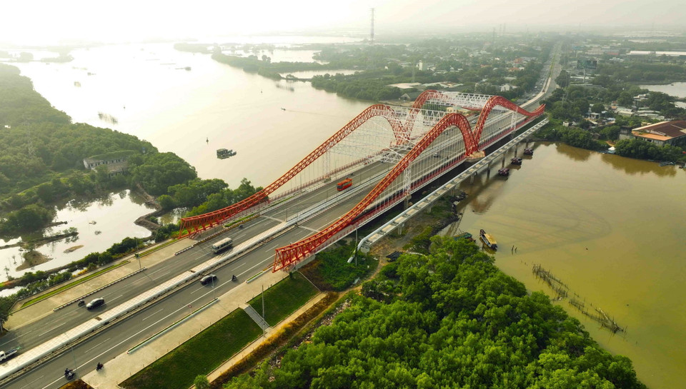 Cầu Cỏ May trên Quốc lộ 51 bắc qua sông Cỏ May nối liền thành phố Bà Rịa với thành phố Vũng Tàu, tỉnh Bà Rịa-Vũng Tàu. (Ảnh: Vũ Sinh/TTXVN)