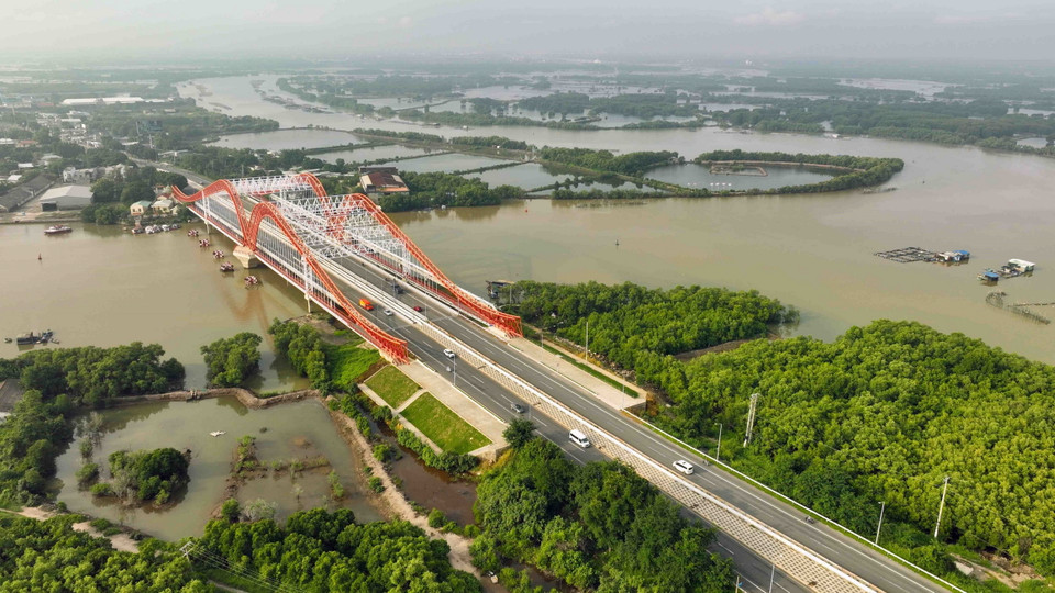Cầu Cỏ May trên Quốc lộ 51 bắc qua sông Cỏ May nối liền thành phố Bà Rịa với thành phố Vũng Tàu, tỉnh Bà Rịa-Vũng Tàu. (Ảnh: Vũ Sinh/TTXVN)