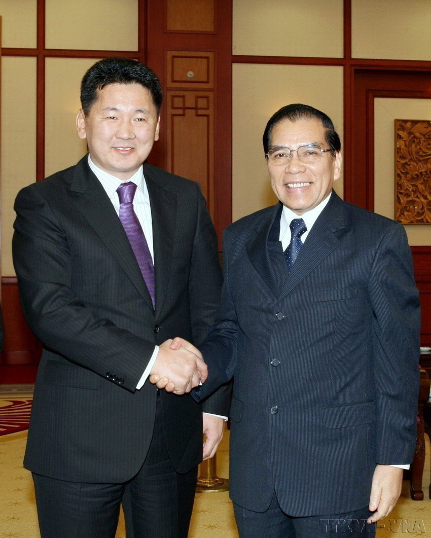 Tổng Bí thư Nông Đức Mạnh tiếp Tổng Bí thư Đảng nhân dân Mông Cổ Ukhaa Khurelsukh thăm Việt Nam, tại Hà Nội, ngày 7/1/2010). (Ảnh: Ðinh Xuân Tuân/TTXVN)