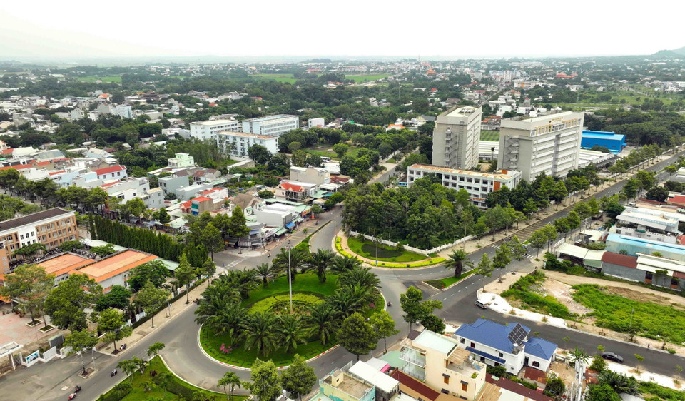 Vòng xuyến trên đường Nguyễn Văn Cừ, phường Long Toàn, thành phố Bà Rịa, tỉnh Bà Rịa-Vũng Tàu. (Ảnh: Vũ Sinh/TTXVN)