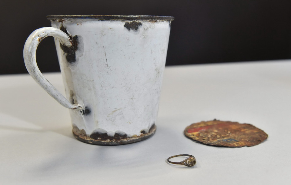 Bảo tàng tại trại tập trung Auschwitz ở Ba Lan đã tìm lại được 16.000 vật dụng bị thất lạc, được coi là những tài sản cá nhân cuối cùng của những người Do Thái trong trại tập trung lớn nhất này.