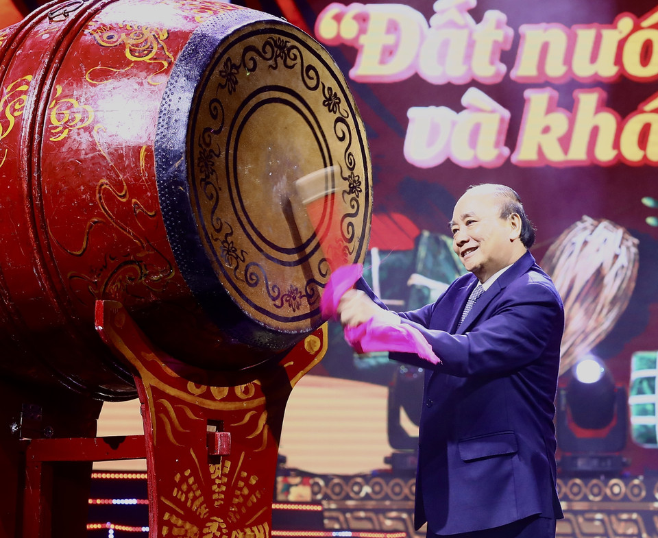 Tối 14/1, tại Hà Nội, Ủy ban Nhà nước về người Việt Nam ở nước ngoài (Bộ Ngoại giao) tổ chức Chương trình Xuân Quê hương năm 2023 với chủ đề “Đất nước niềm tin và khát vọng.” (Ảnh: TTXVN)