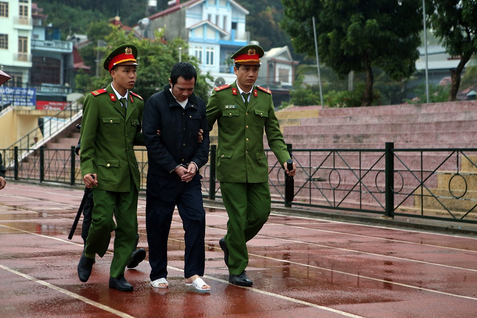 Bị cáo Phạm Văn Dũng bị dẫn giải đến phiên xét xử. (Ảnh: Phan Tuấn Anh/TTXVN)