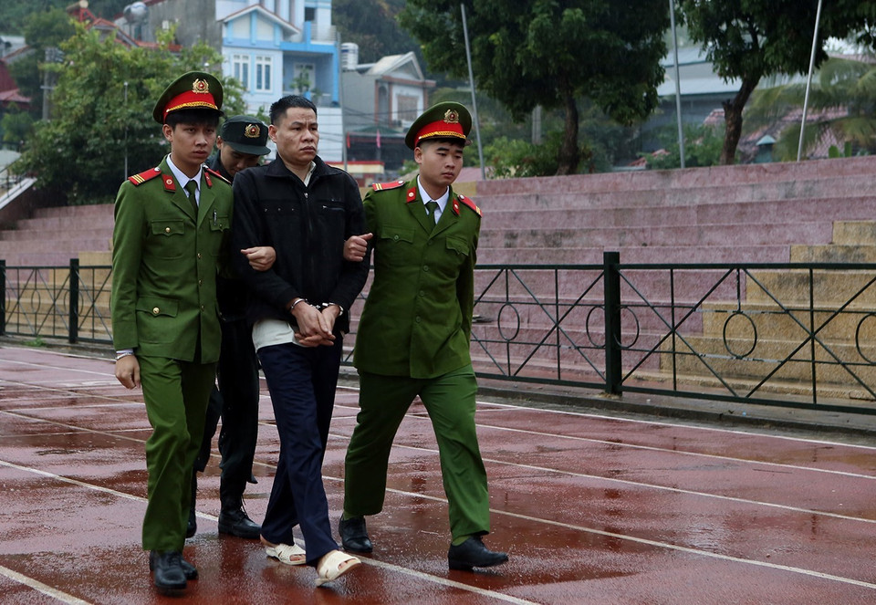 Bị cáo Vì Văn Toán bị dẫn giải đến phiên xét xử. (Ảnh: Phan Tuấn Anh/TTXVN)