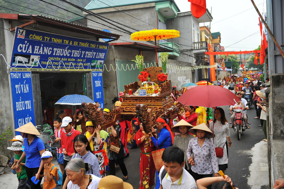 Đây là một trong những hoạt động trong chương trình Lễ hội truyền thống Hoa Lư năm 2018, diễn ra trong bốn ngày, từ ngày 23-27/4 (8-13/3 năm Mậu Tuất). (Ảnh: Minh Đức/TTXVN)