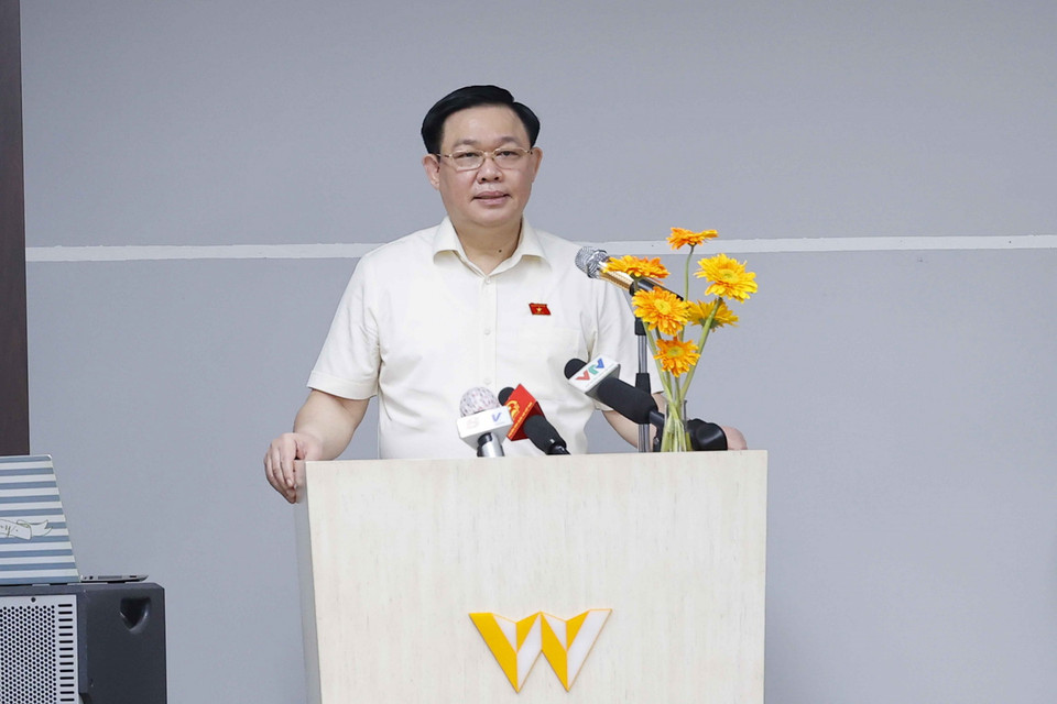 Chủ tịch Quốc hội Vương Đình Huệ phát biểu tại Công ty Wanek Furniture. (Ảnh: Doãn Tấn/TTXVN)