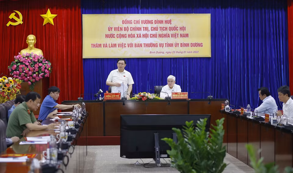 Chiều 23/1, Chủ tịch Quốc hội Vương Đình Huệ phát biểu tai buổi làm việc với Ban Thường vụ Tỉnh ủy Bình Dương. (Ảnh: Doãn Tấn/TTXVN)