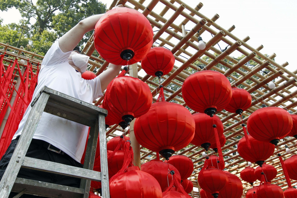  Trang trí cho không gian văn hóa Việt ở Nhà Văn hóa thanh niên, Thành phố Hồ Chí Minh. (Ảnh: Thanh Vũ/TTXVN)