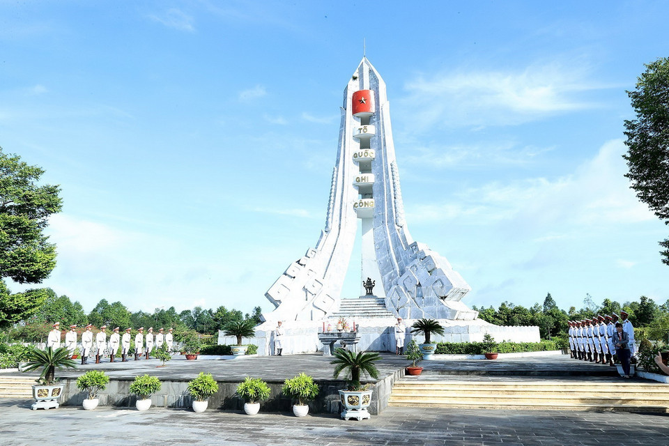 Nghĩa trang liệt sỹ tỉnh Hậu Giang. (Ảnh: Dương Giang/TTXVN)