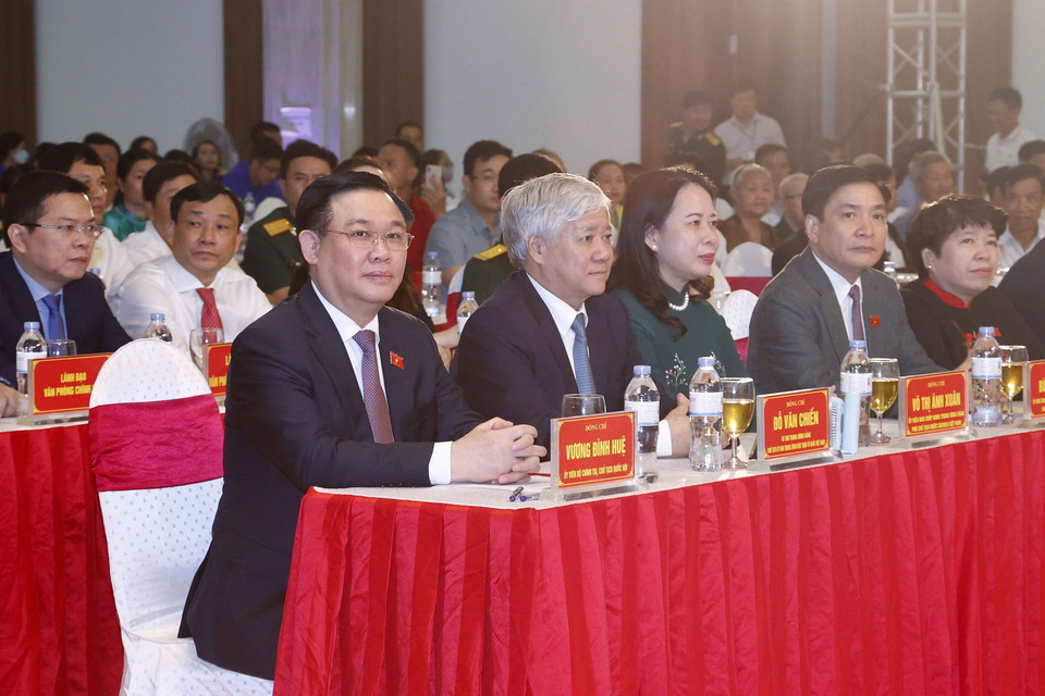 Chủ tịch Quốc hội Vương Đình Huệ và đại biểu dự Lễ trao Bằng Tổ quốc ghi công. Ảnh: Doãn Tấn - TTXVN