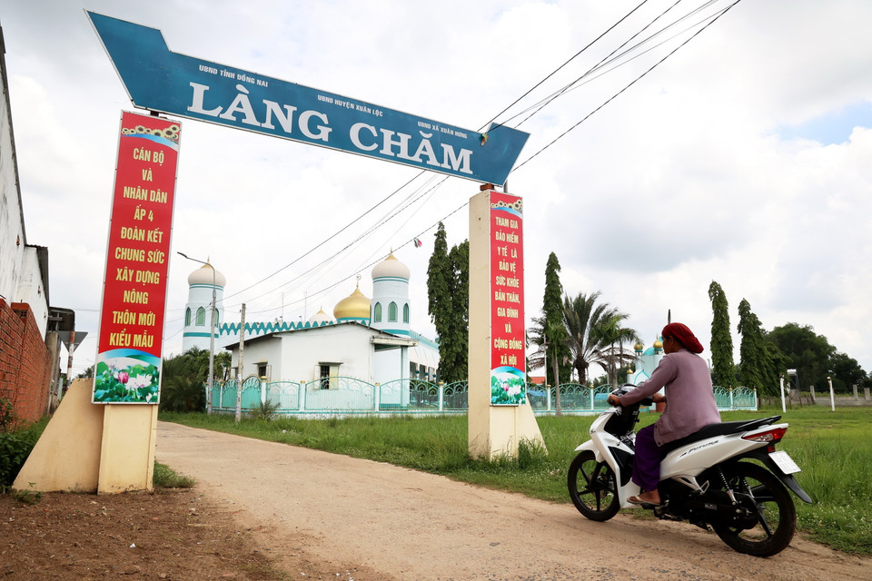 Thánh đường Hồi giáo Masjid Nourul Ehsaan nằm trong làng Chăm Xuân Hưng, ấp 4, xã Xuân Hưng, huyện Xuân Lộc, tỉnh Đồng Nai. (Ảnh: Hồng Đạt/TTXVN)