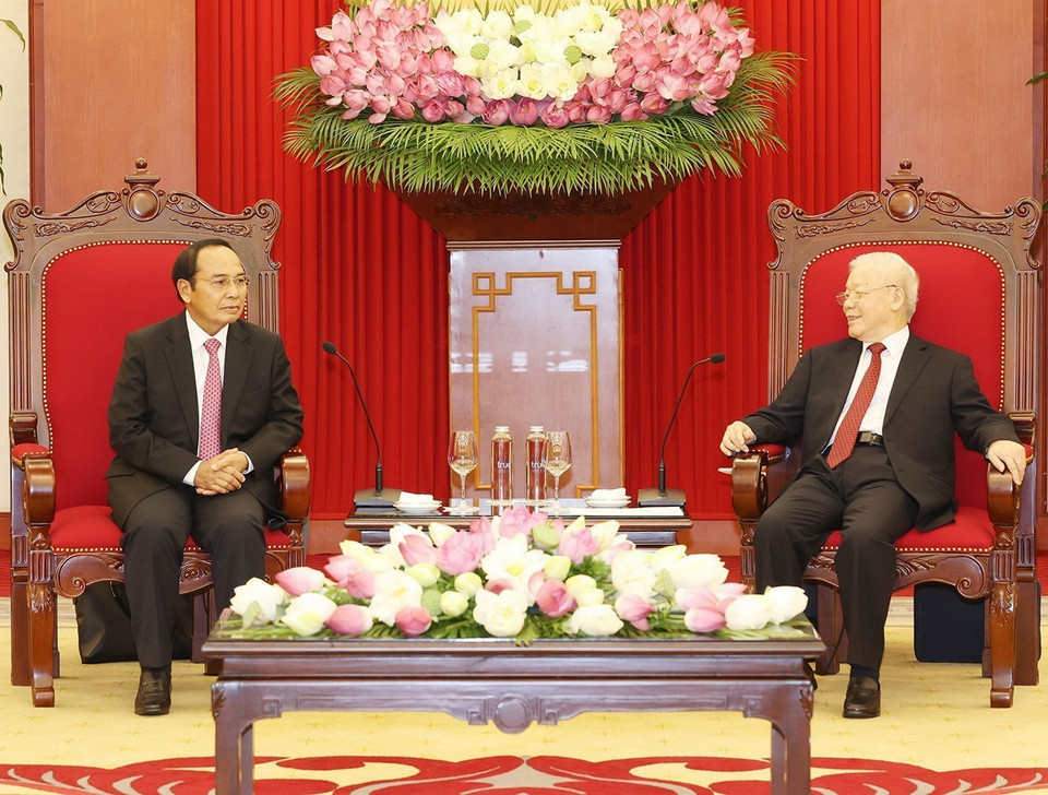  Tổng Bí thư Nguyễn Phú Trọng tiếp ông Bounthong Chitmany, Ủy viên Bộ Chính trị, Thường trực Ban Bí thư Đảng Nhân dân Cách mạng Lào, Phó Chủ tịch nước Lào. (Ảnh: Trí Dũng/ TTXVN)