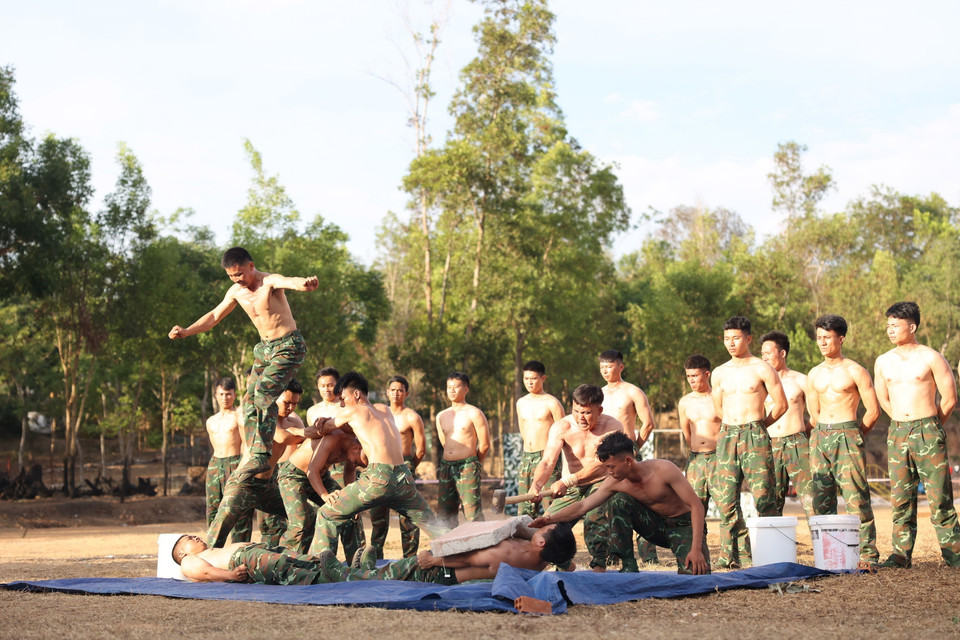 Chiến sỹ Lữ đoàn Đặc công 198 huấn luyện giỏi, kỷ luật nghiêm với thể lực bền bỉ. (Ảnh: Tuấn Anh/TTXVN)
