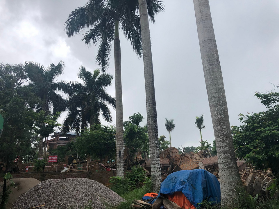 Các cấp chính quyền huyện Ba Vì đã nhiều lần lập biên bản, xử lý vi phạm hành chính, yêu cầu chủ đầu tư dừng xây dựng các công trình, thực hiện tháo dỡ những hạng mục vi phạm.