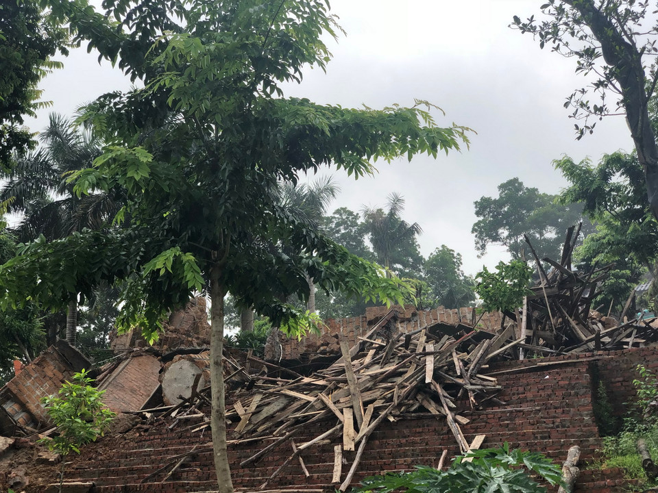 Ông Long đã tự động chuyển đổi mục đích sử dụng từ đất nông nghiệp sang đất ở khi chưa được phép của cơ quan có thẩm quyền và xây dựng công trình không phép.