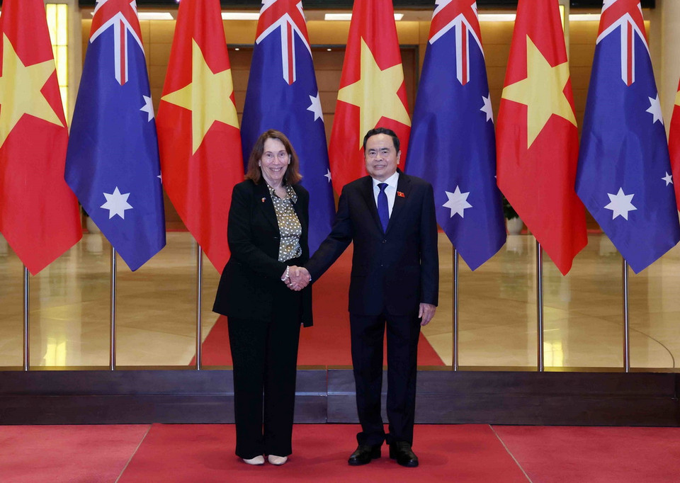 Chủ tịch Quốc hội Trần Thanh Mẫn đón Chủ tịch Thượng viện Australia Sue Lines. (Ảnh: Thống Nhất/TTXVN)