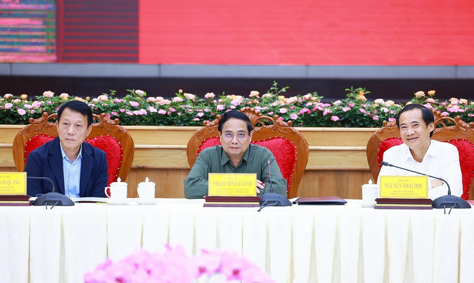 Thủ tướng Phạm Minh Chính làm việc với Ban Thường vụ Tỉnh ủy Lâm Đồng. (Ảnh: Dương Giang/TTXVN)