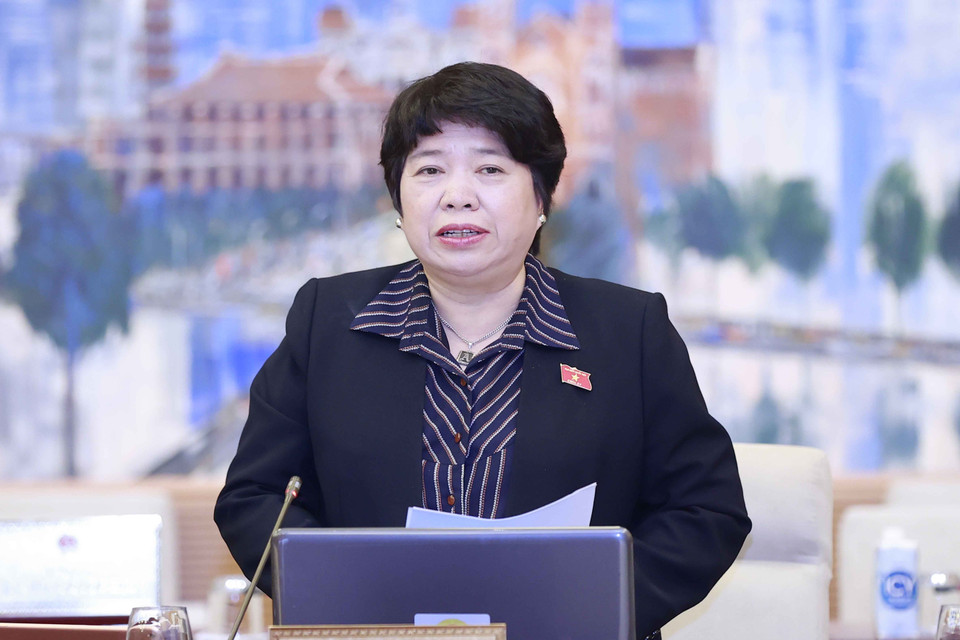 Chủ nhiệm Ủy ban Xã hội của Quốc hội Nguyễn Thúy Anh đóng góp ý kiến về dự án Luật Kinh doanh bất động sản (sửa đổi). (Ảnh: Doãn Tấn/TTXVN)