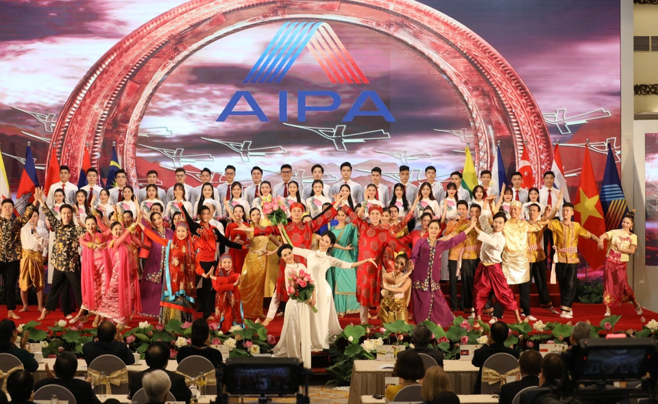 Chương trình nghệ thuật chào mừng tại lễ khai mạc. (Ảnh: Văn Điệp/TTXVN)