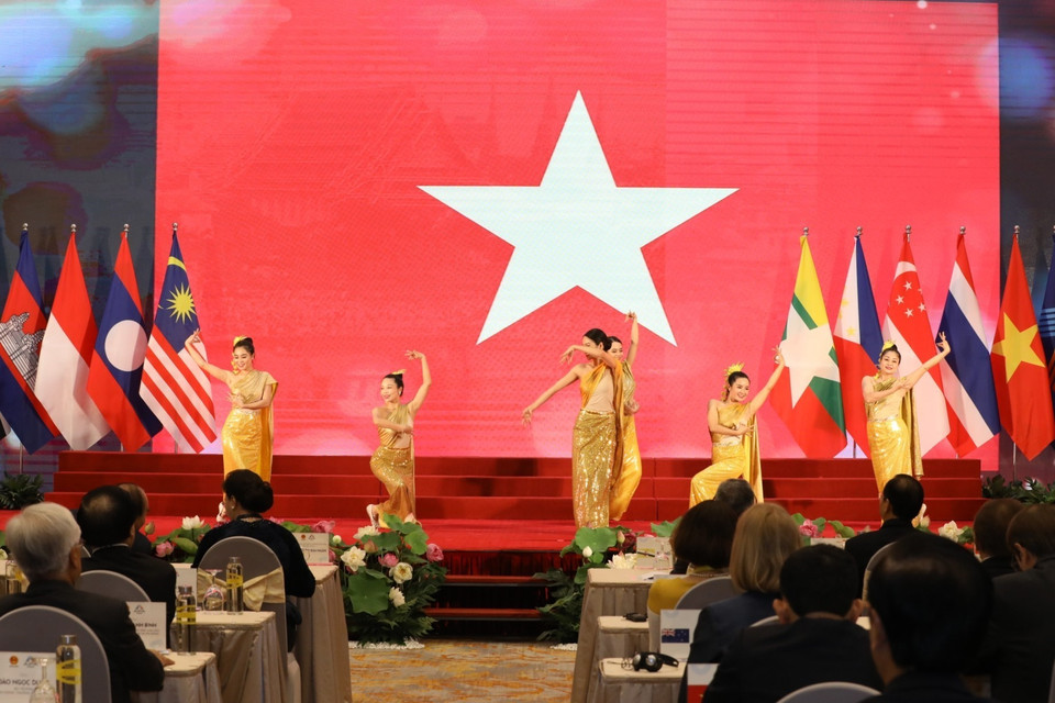 Chương trình nghệ thuật chào mừng tại lễ khai mạc. (Ảnh: Văn Điệp/TTXVN)