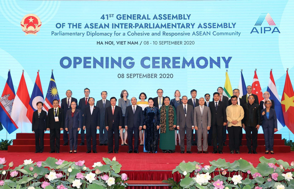 Chủ tịch Quốc hội Nguyễn Thị Kim Ngân, Chủ tịch AIPA- 41, Thủ tướng Nguyễn Xuân Phúc, Chủ tịch ASEAN 2020 và các đại biểu. (Ảnh: Thống Nhất/TTXVN)