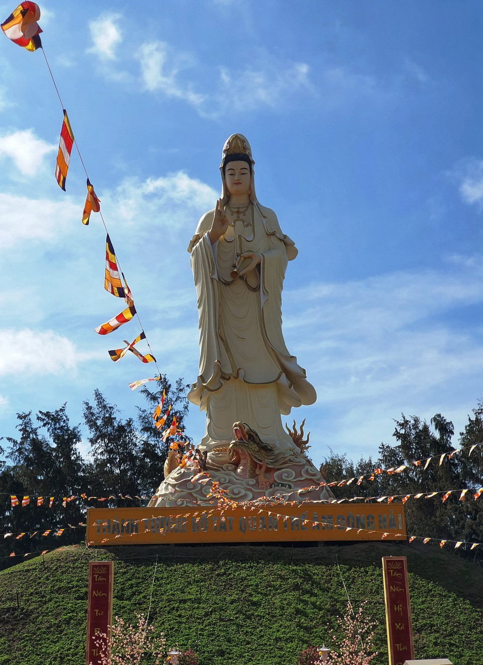  Cận cảnh Thánh tượng Bồ tát Quán Thế Âm Đông Hải. (Ảnh: Ánh Tuyết/TTXVN)