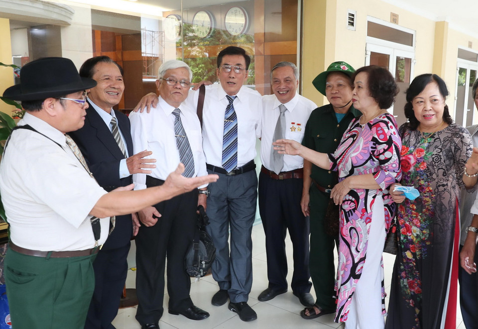 Các đại biểu, nguyên cán bộ TTXVN, nguyên phóng viên, điện báo viên, kỹ thuật viên của TTXGP dự buổi lễ. (Ảnh: Lâm Khánh/TTXVN)