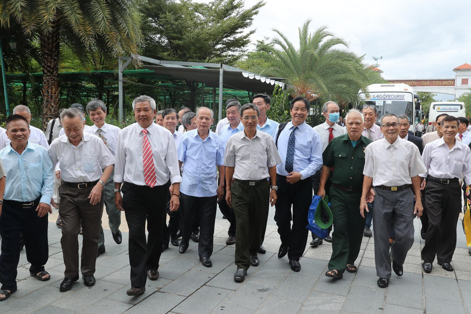 Các đại biểu, nguyên cán bộ TTXVN, nguyên phóng viên, điện báo viên, kỹ thuật viên của TTXGP dự buổi lễ. (Ảnh: Lâm Khánh/TTXVN)