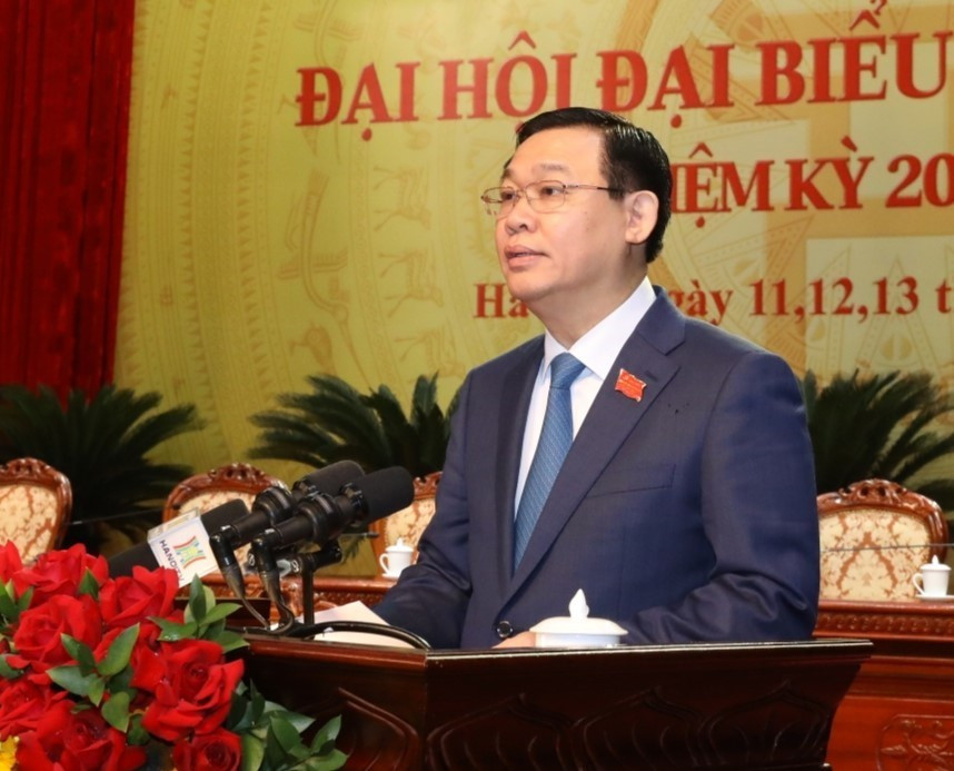 Ủy viên Bộ Chính trị, Bí thư Thành ủy, Trưởng đoàn đại biểu Quốc hội thành phố Hà Nội Vương Đình Huệ phát biểu khai mạc phiên trù bị. (Ảnh: Văn Điệp/TTXVN)