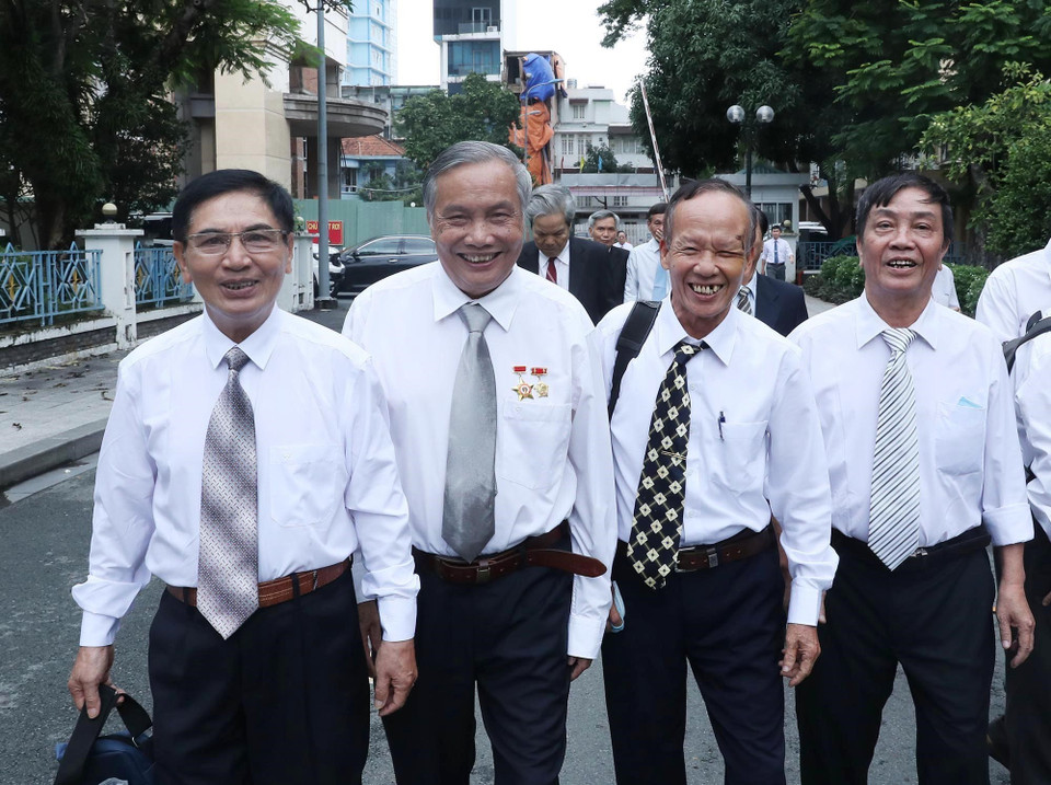 Các nguyên phóng viên, điện báo viên, kỹ thuật viên của Việt Nam Thông tấn xã (nay là TTXVN) từng chi viện cho Thông tấn xã Giải phóng tại chiến trường miền Nam. (Ảnh: Lâm Khánh/TTXVN)