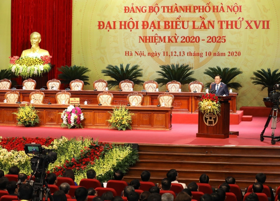 Ủy viên Bộ Chính trị, Bí thư Thành ủy, Trưởng đoàn đại biểu Quốc hội thành phố Hà Nội Vương Đình Huệ phát biểu khai mạc phiên trù bị. (Ảnh: Văn Điệp/TTXVN)